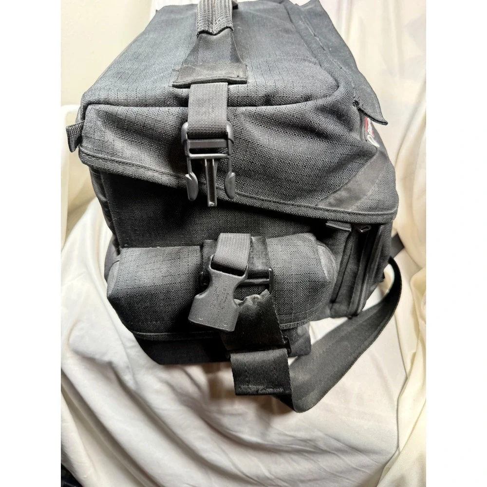 Vintage Tamrac XL 610 Pro Camera  Bag Black Shoulder Strap Lots of Compartments
